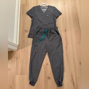 FIGS | Women’s Scrub Top and Jogger Scrub Pants | Gray